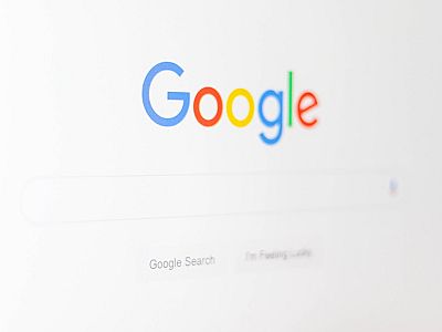 Трафикът към много уебсайтове се срина заради отговорите с ИИ в Google 